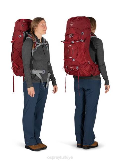 kadınlar siyah Osprey Ariel 55 sırt çantasıyla seyahat 20VZ84